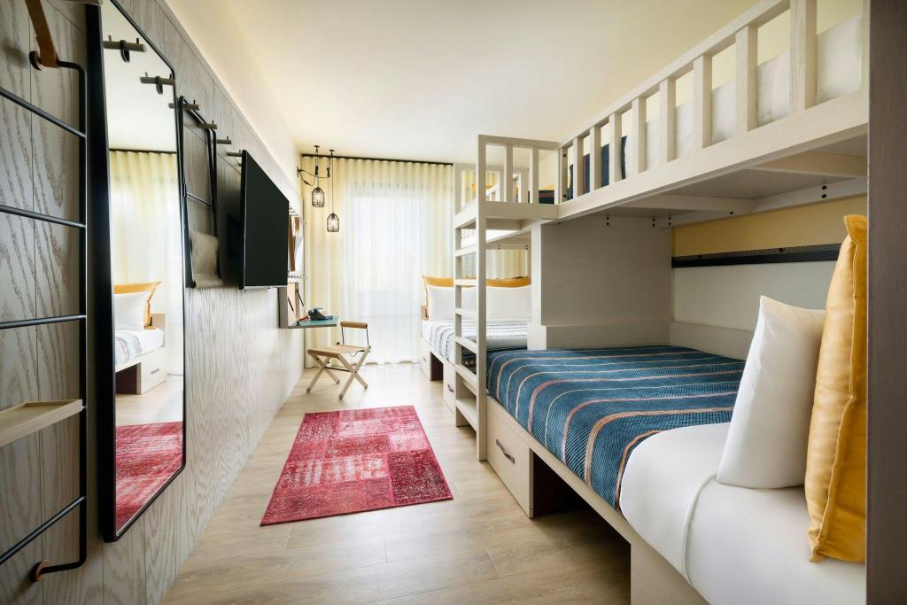 Room, King Bed, 2 Bunk Beds