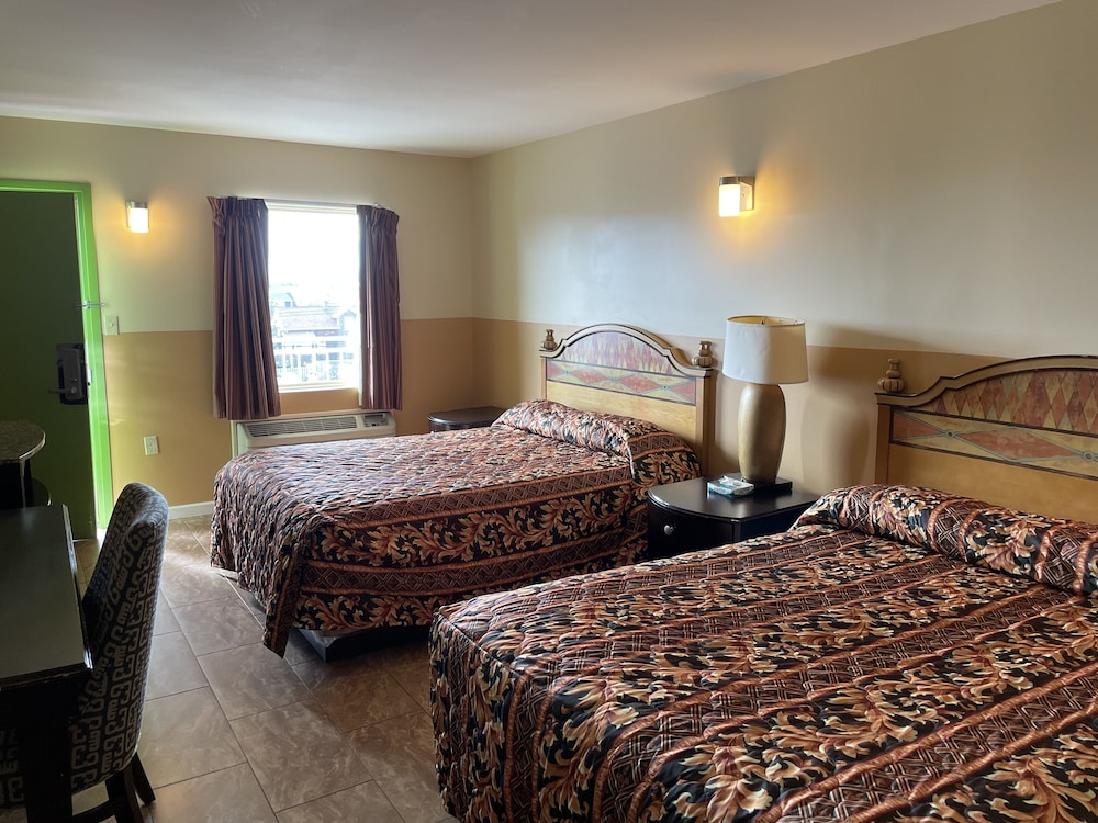 Deluxe, 2 Queen Beds
