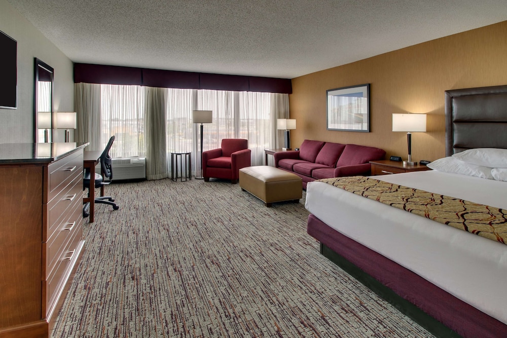 Drury Inn and Suites Evansville East 10/50