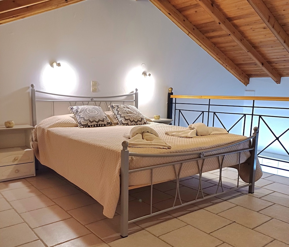DELUXE, DOUBLE BED, SEA VIEW