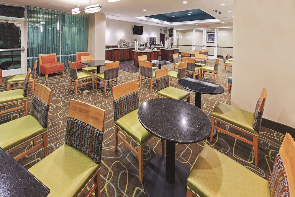 La Quinta Inn Suites Houston Willowbrook 40/61