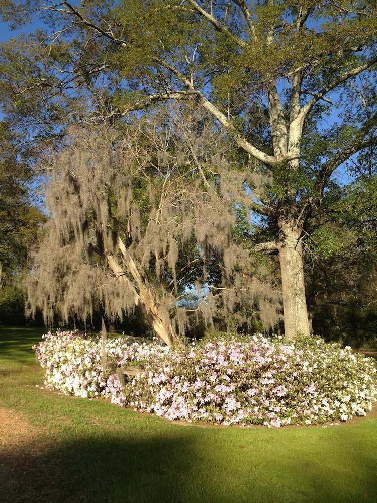 Monmouth Historic Inns And Gardens 55/72