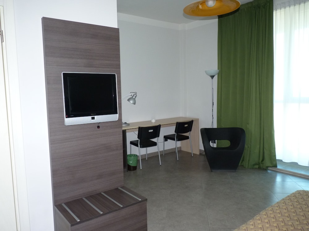 Hotel Lux Modena 61/65