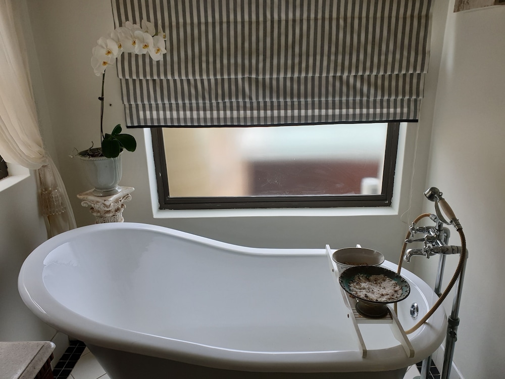 Fairway Guest House 50/50