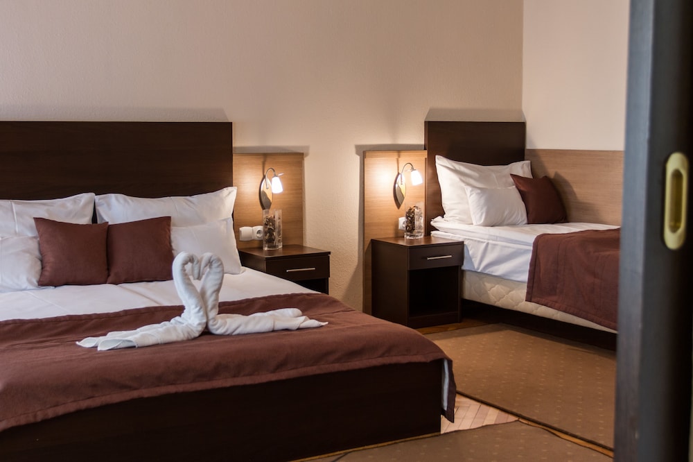 Central Hotel 21 11/54