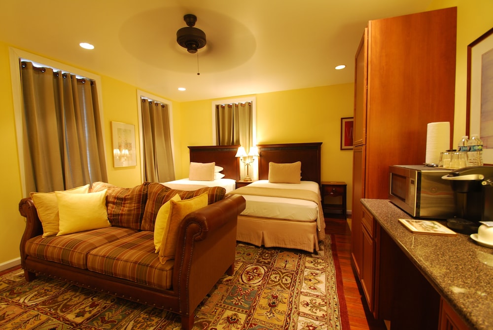 Grand Center Inn 6/37