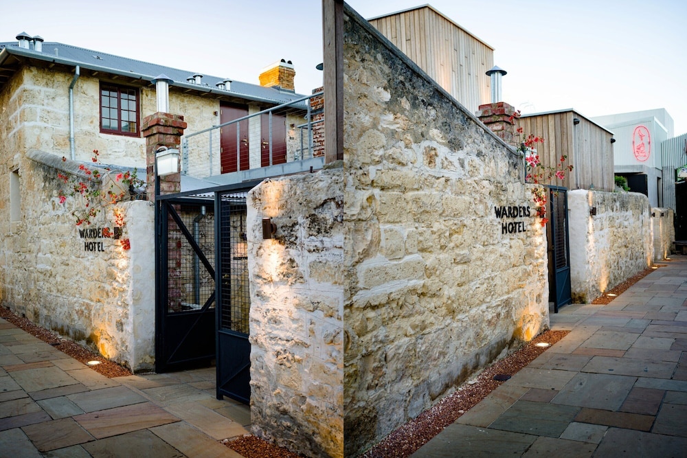 Garde Hotel (Warders Hotel) 9/46