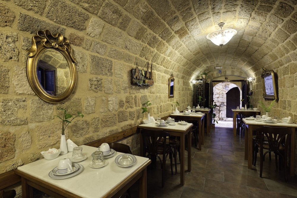 Camelot Traditional And Classic Hotel 39/56