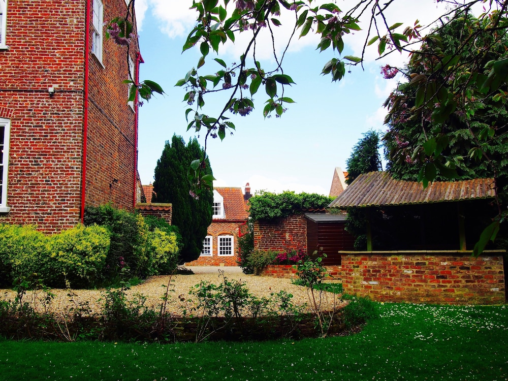 Wrangham House Hotel 33/39