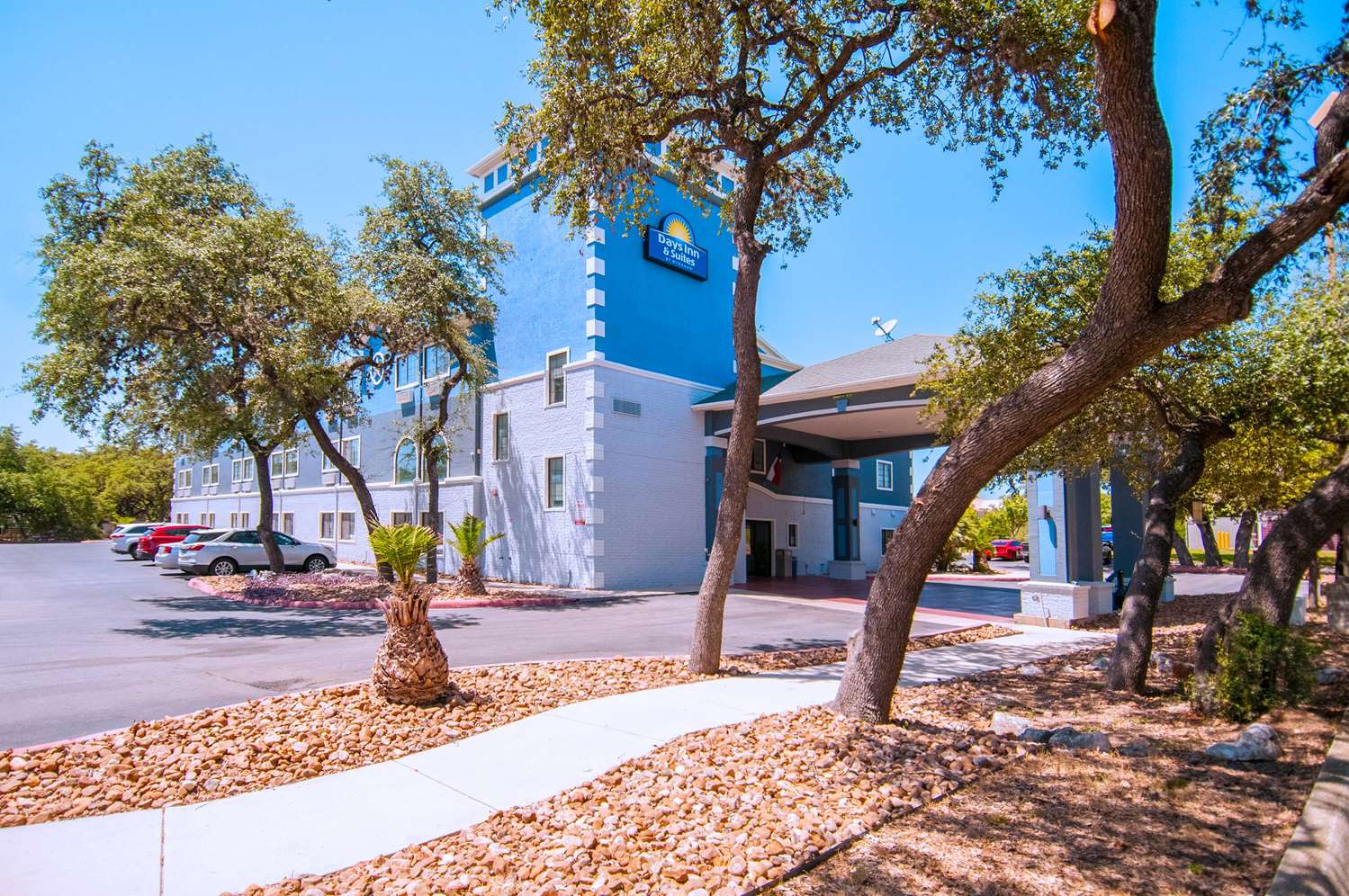 Days Inn & Suites by Wyndham San Antonio North/Stone Oak 53/63