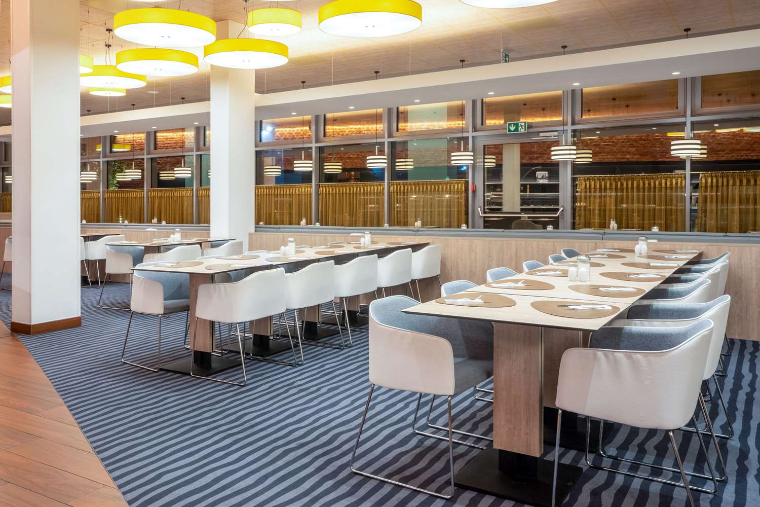 restaurant cafeteria
