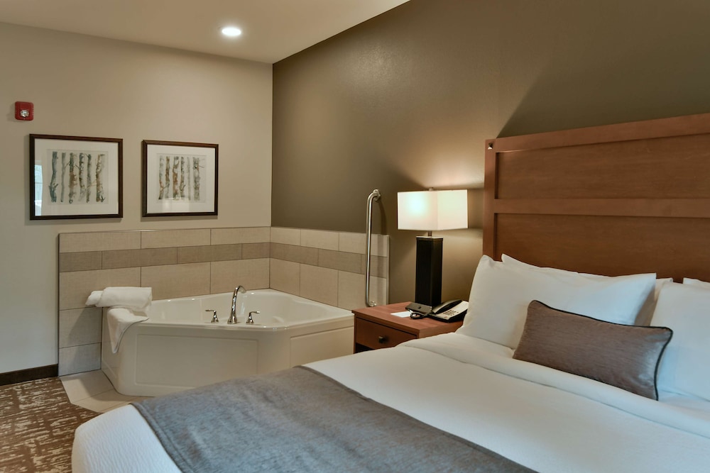 GrandStay Hotel & Suites Sisters 33/33