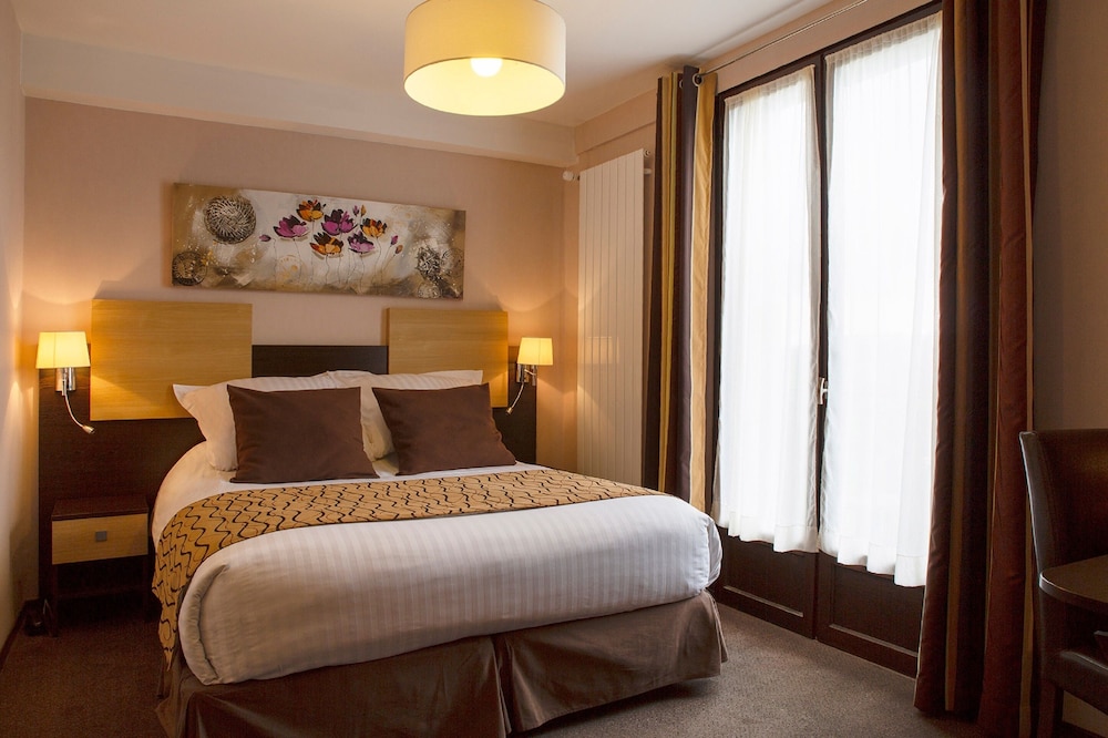 Hotel The Originals Super-Besse Est Auberge de la Petite Ferme 10/31