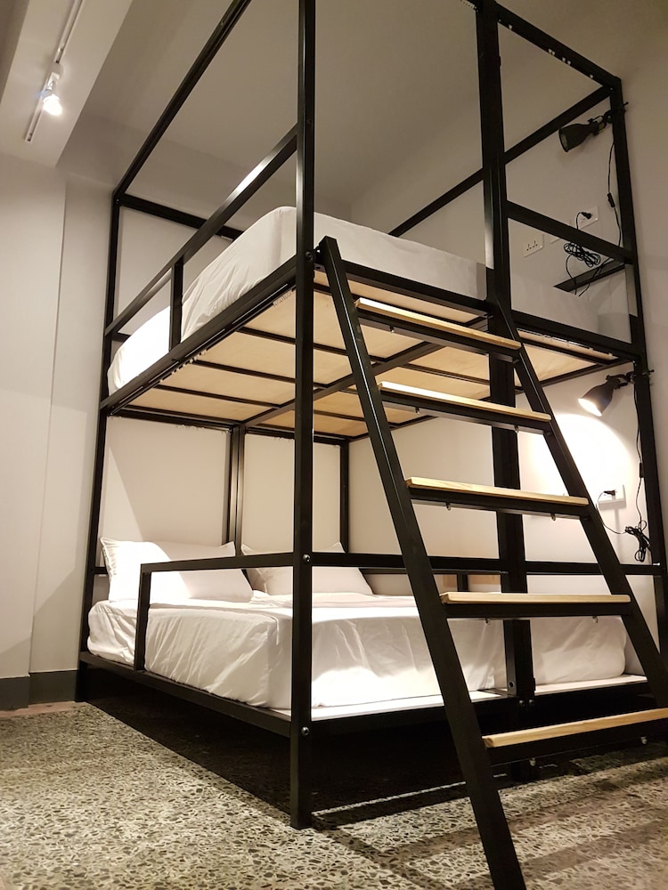 World Inn 12/34