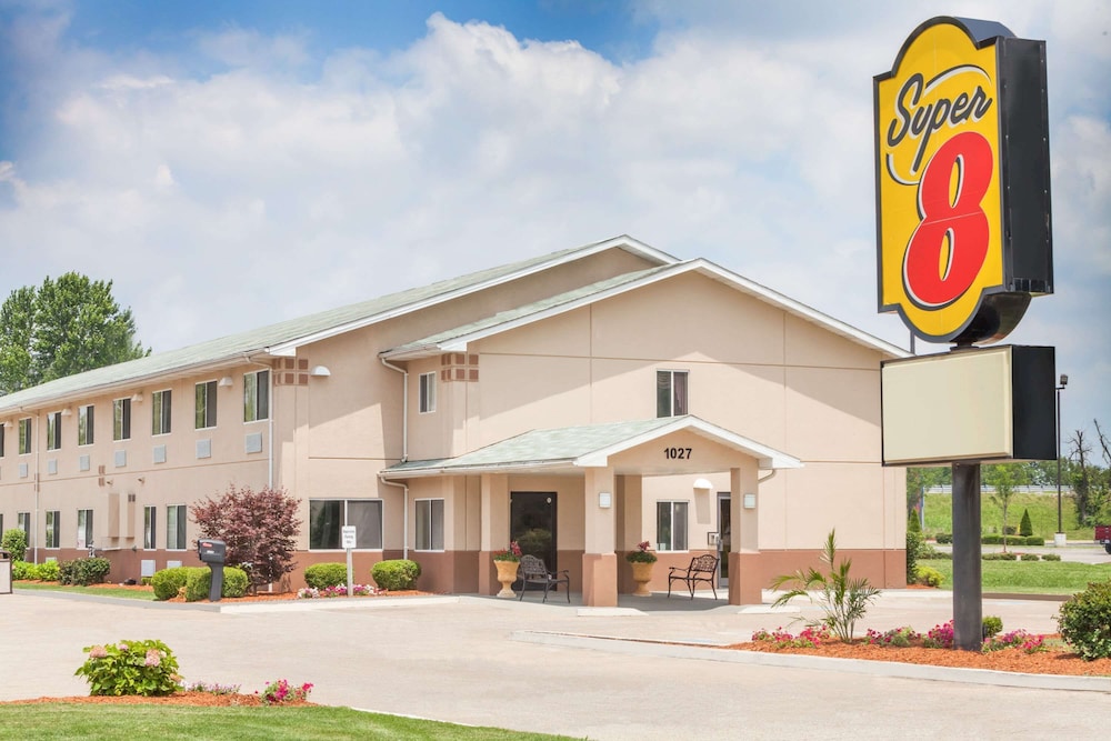 Super 8 By Wyndham Owensboro 1/28