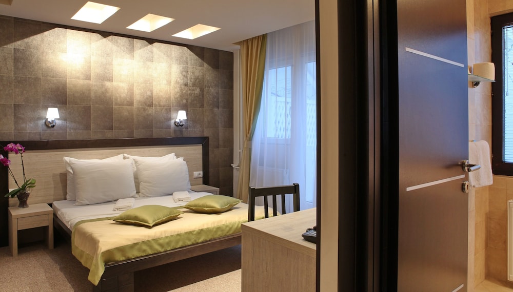 Garni Hotel Vozarev 24/67