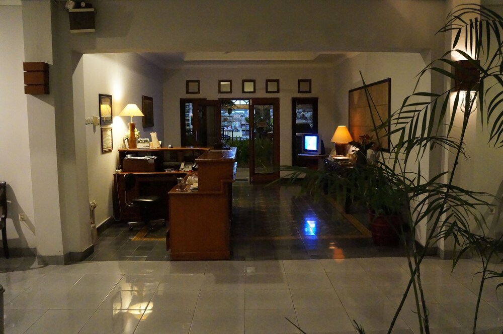 Hotel Kirana 12/54