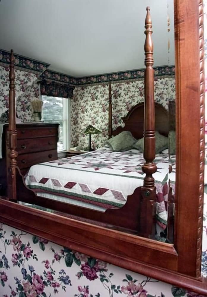 WoodStock Inn 22/43