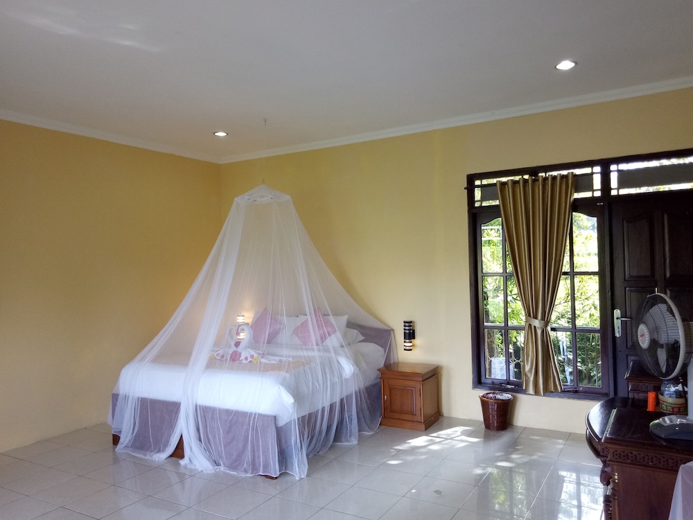 Atres Villa 8/50