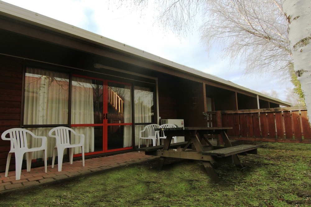 Larchwood Motel 14/25