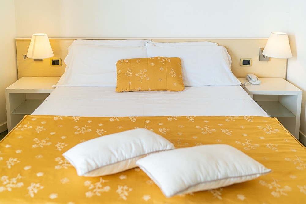 Karinzia Hotel 30/76
