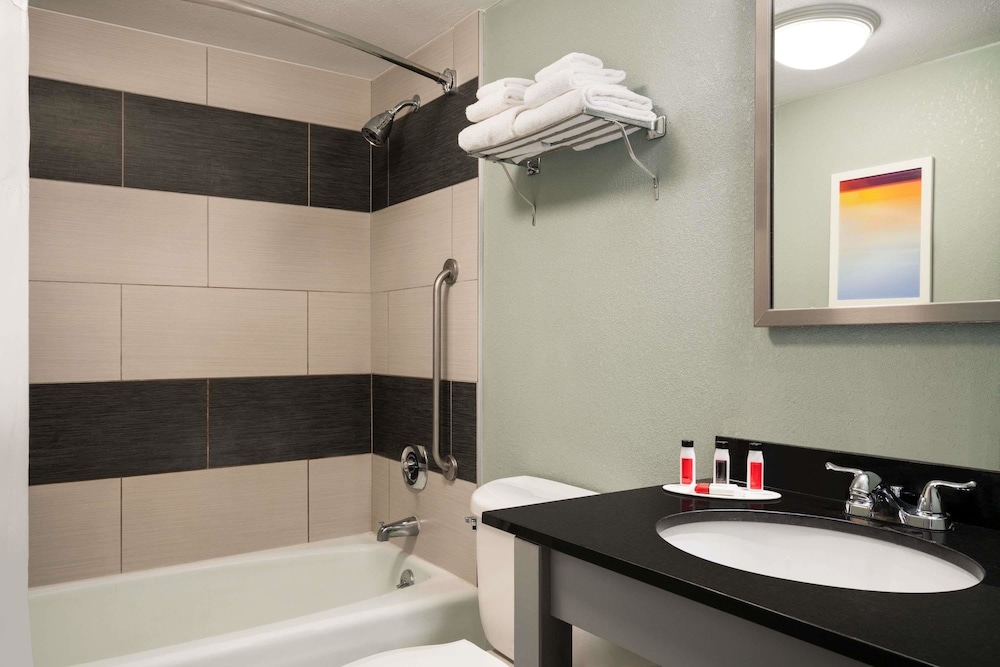 Days Hotel By Wyndham Allentown Airport / Lehigh Valley 13/47