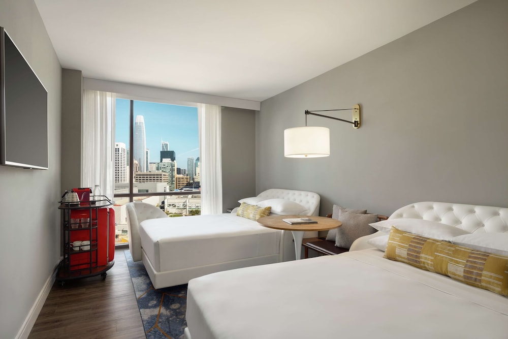 ROOM, 2 QUEEN BEDS, LANDMARK VIEW, ACCESSIBLE