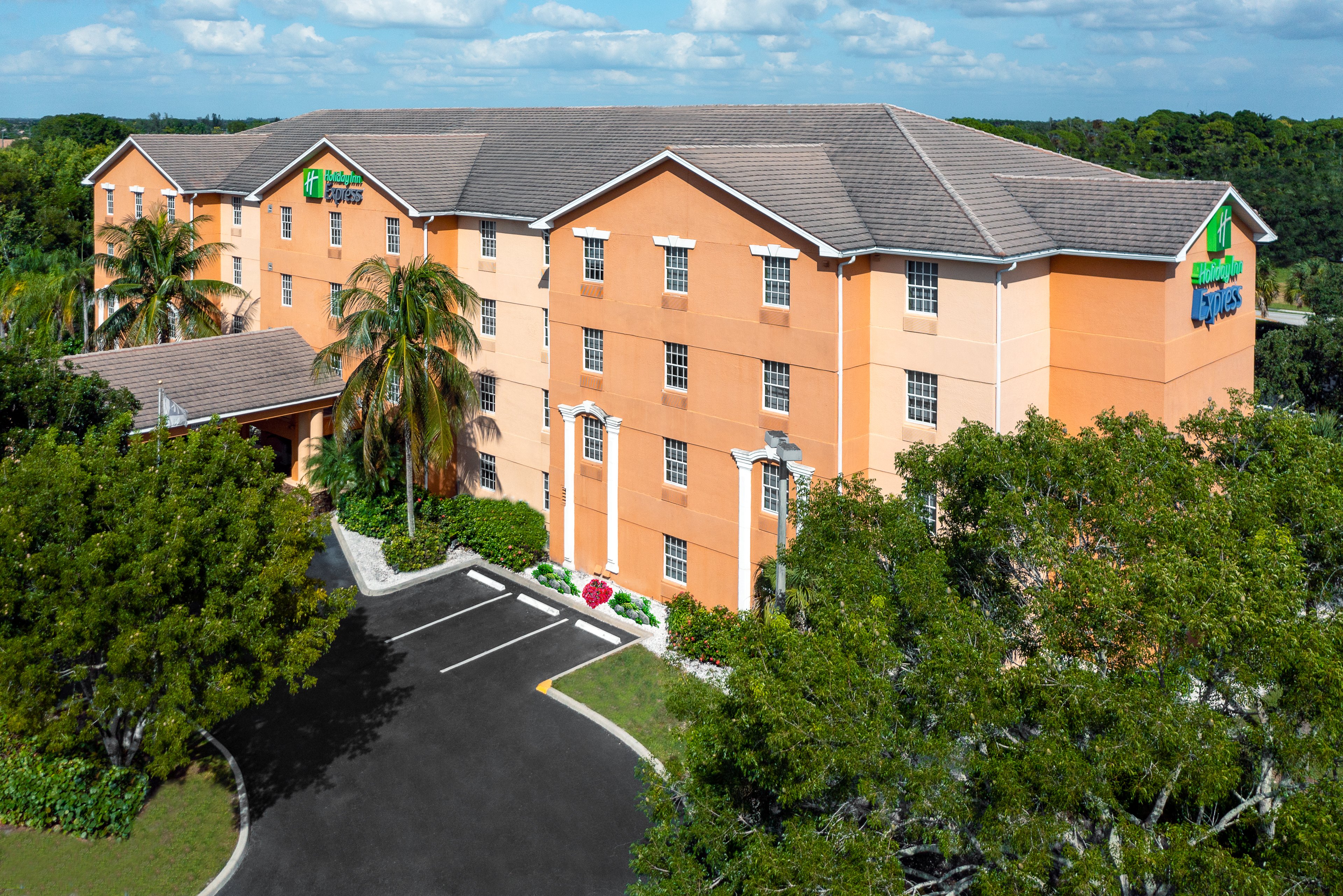 HOLIDAY INN EXPRESS HOTEL AND SUITES BONITA SPRING in BONITA SPRINGS - FL