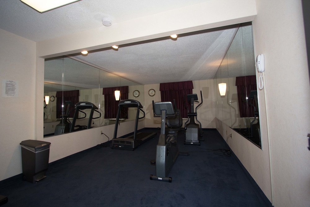 Red Roof Inn & Suites Newport News 32/48