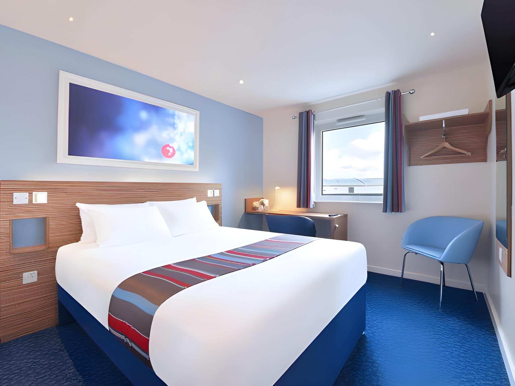 ROOM, DOUBLE BED