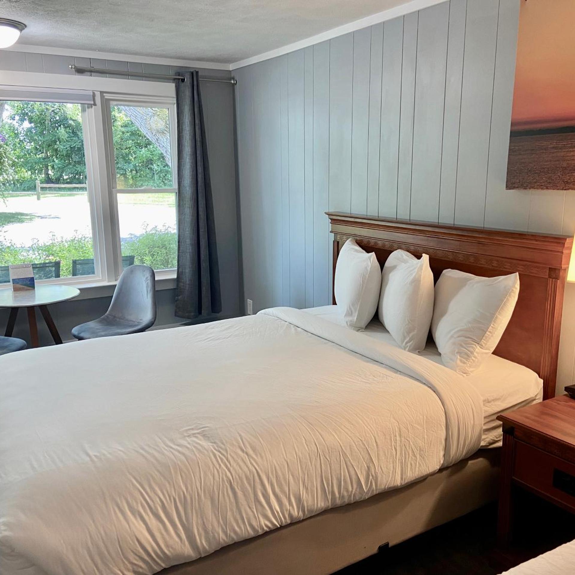 Elk Rapids Lakeshore Inn 13/42