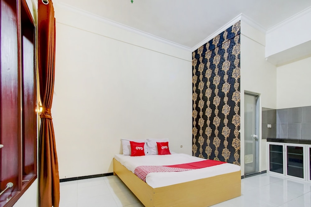 Super OYO Capital O 90151 Guest House 180 19/30