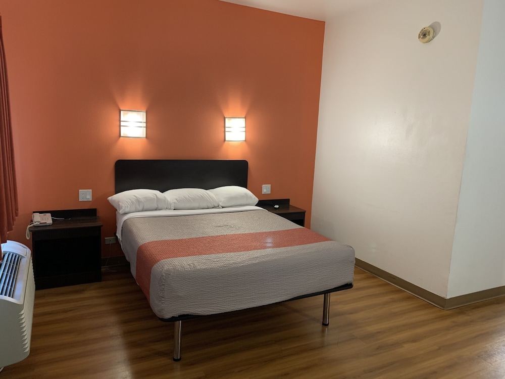 Motel6 Terrell, TX 28/58