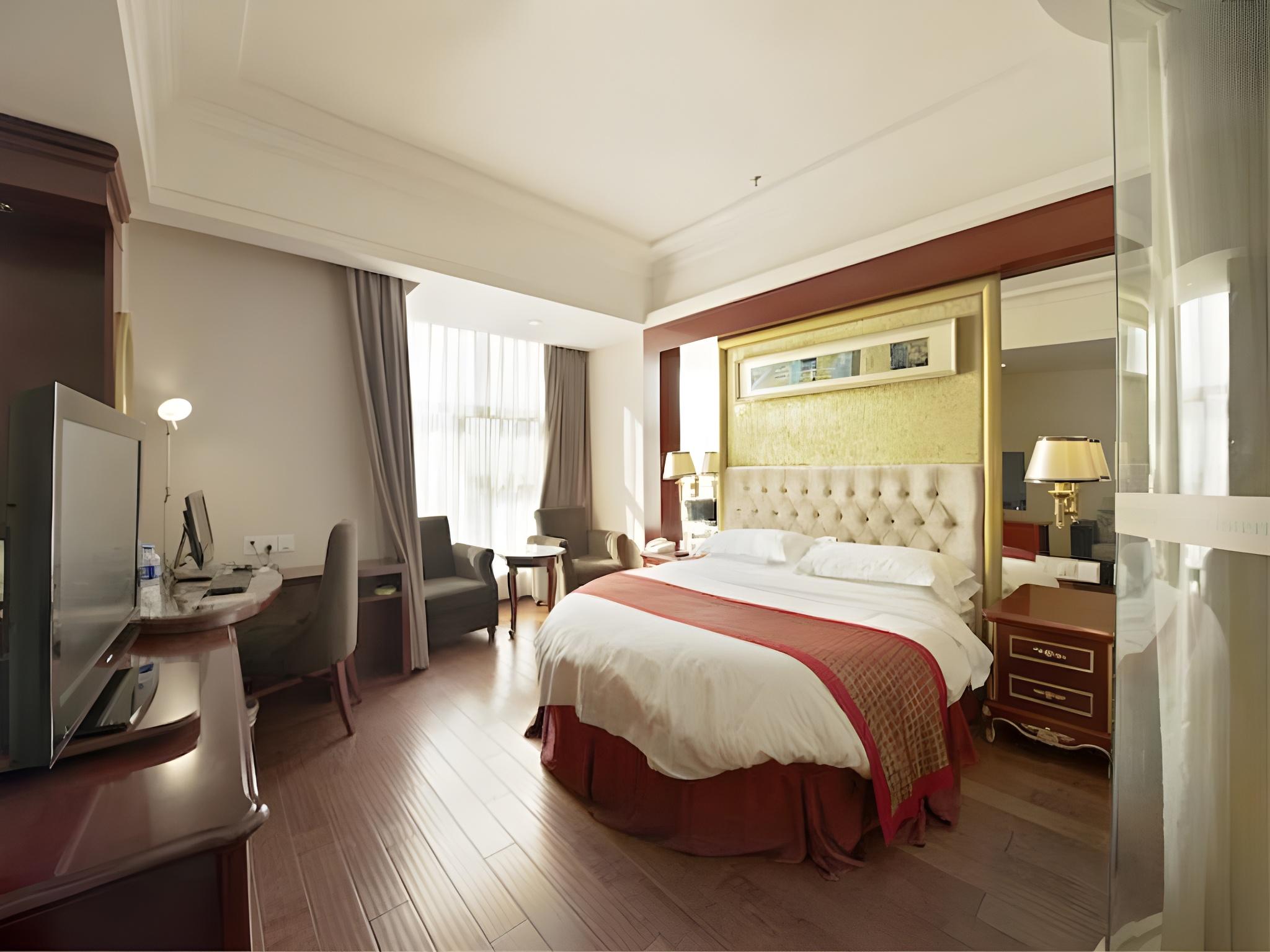 Vienna International Hotel (Shanghai Hongqiao National Exhibition and Convention Center Caobao Road) 34/47
