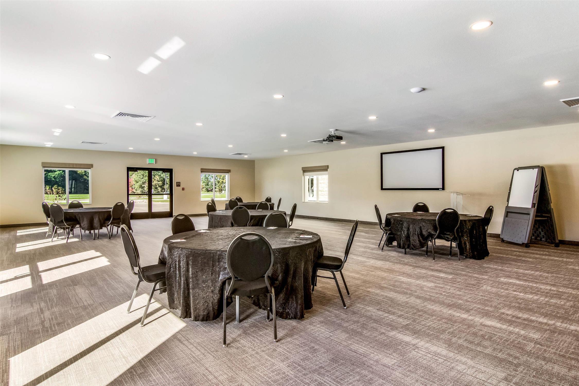 Comfort Suites Brunswick Town Center 18/19