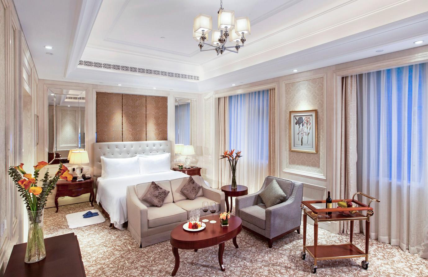 Exquisite, Queen Bed