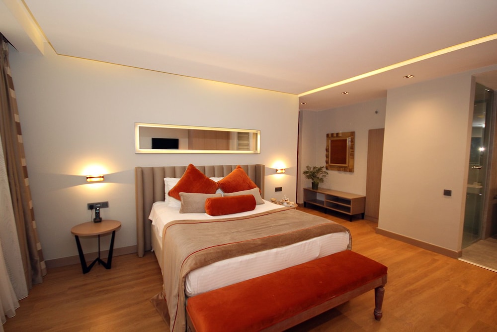 Nobel Hotel 17/69