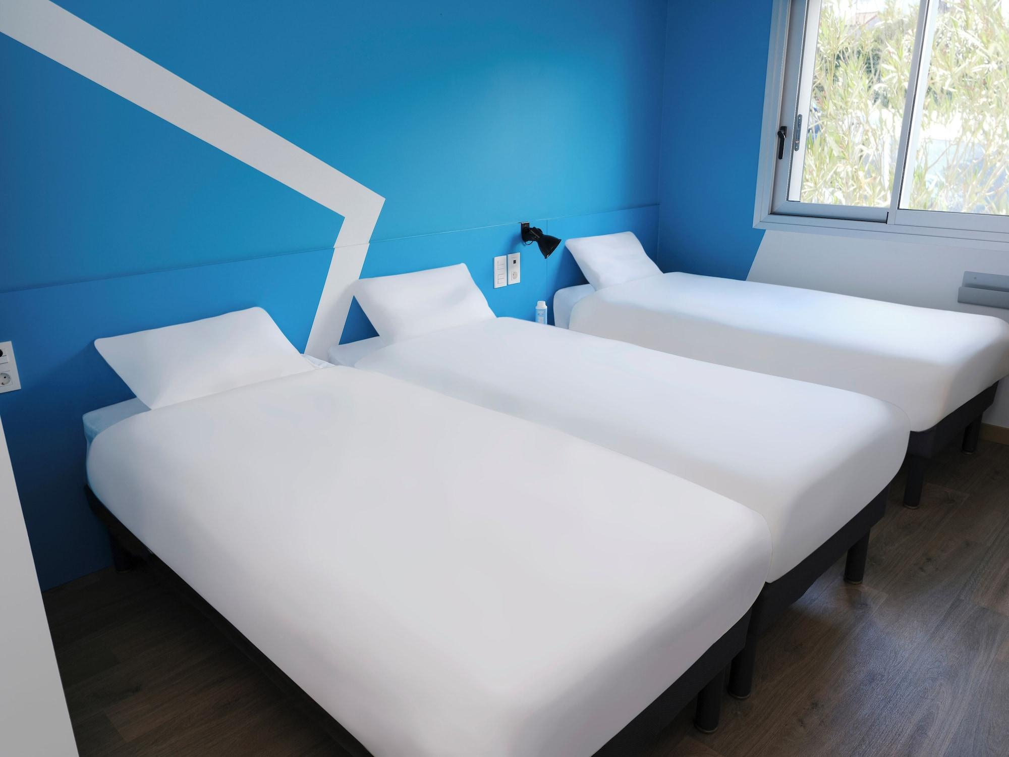Room, Triple, Multiple Beds