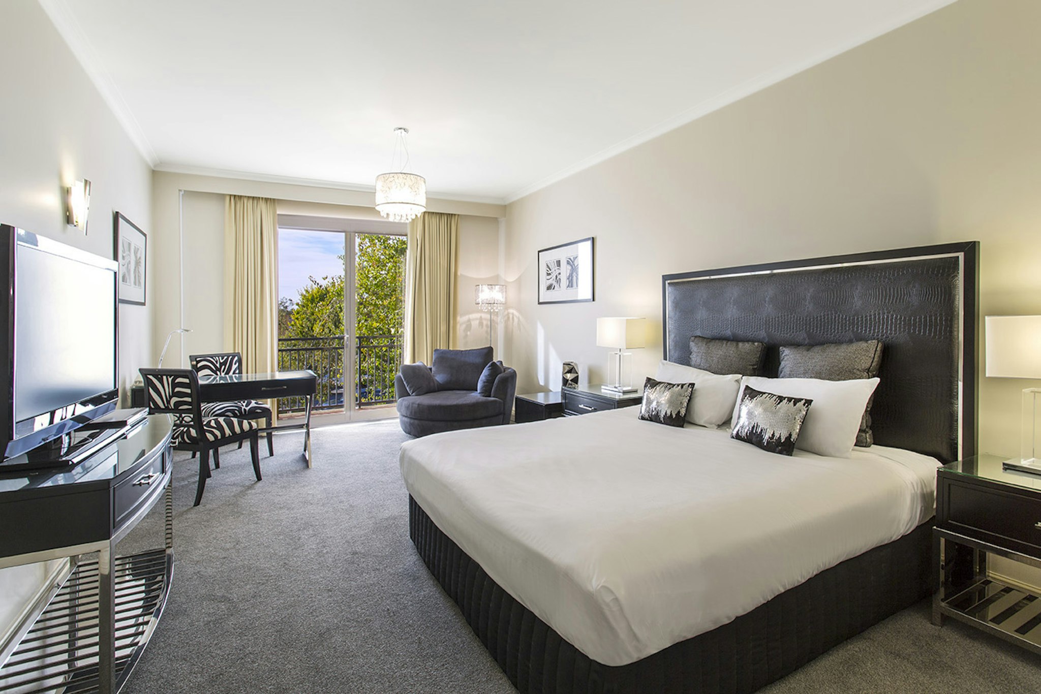 The Carrington Hotel 6/11