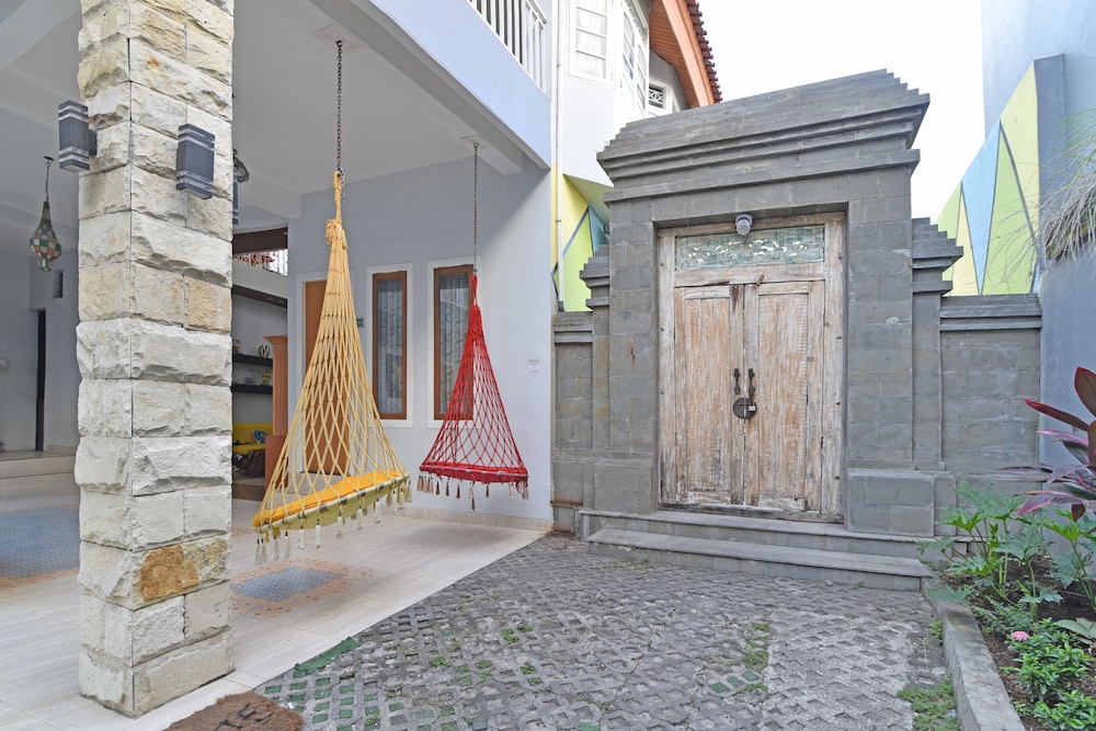 Reddoorz Plus @ Mahendradatta Denpasar 41/42