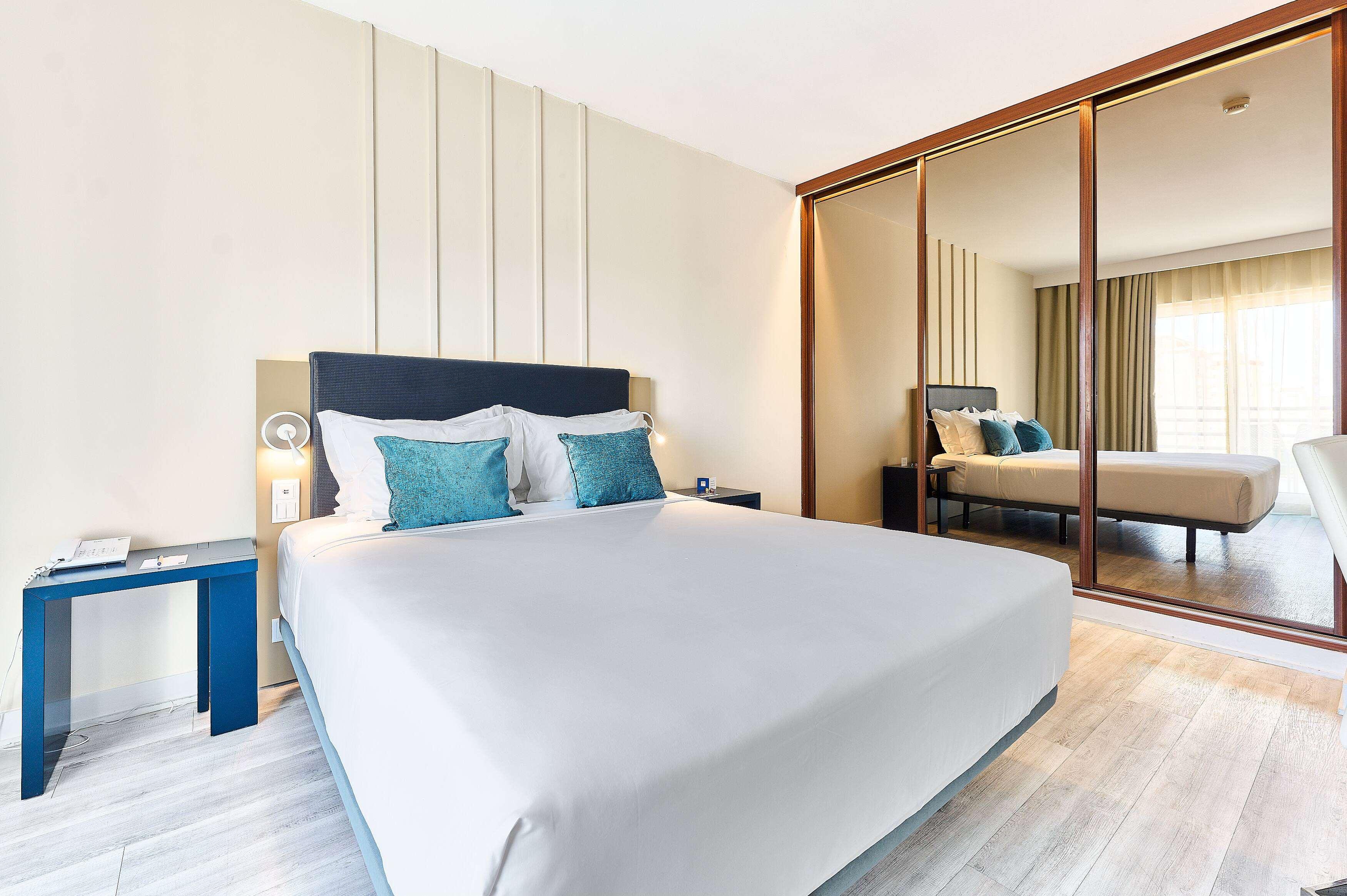Premium, Double Bed, Side Ocean View