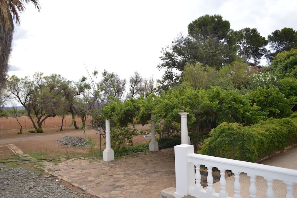 Dellville Country House & Cottages 40/50