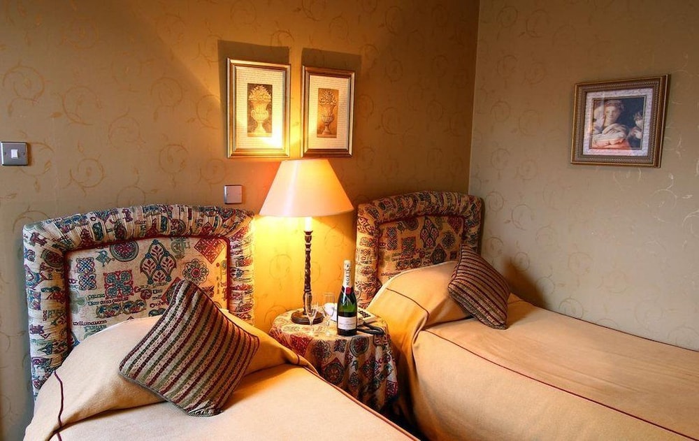 PENTLAND HOTEL 28/50