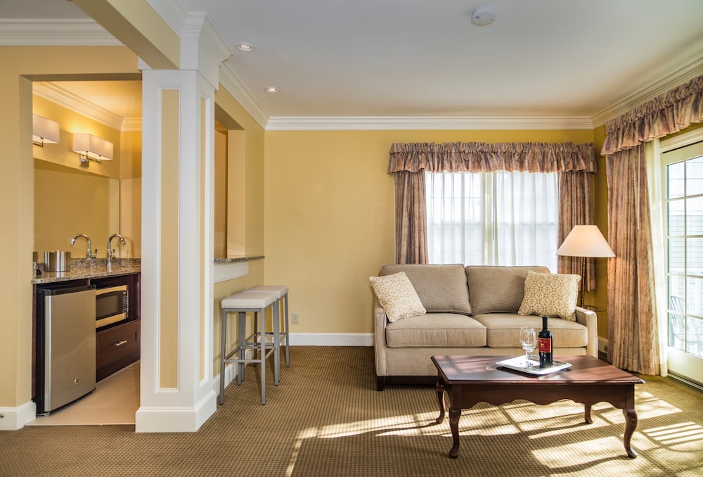 Waters Edge Resort Spa 27/50