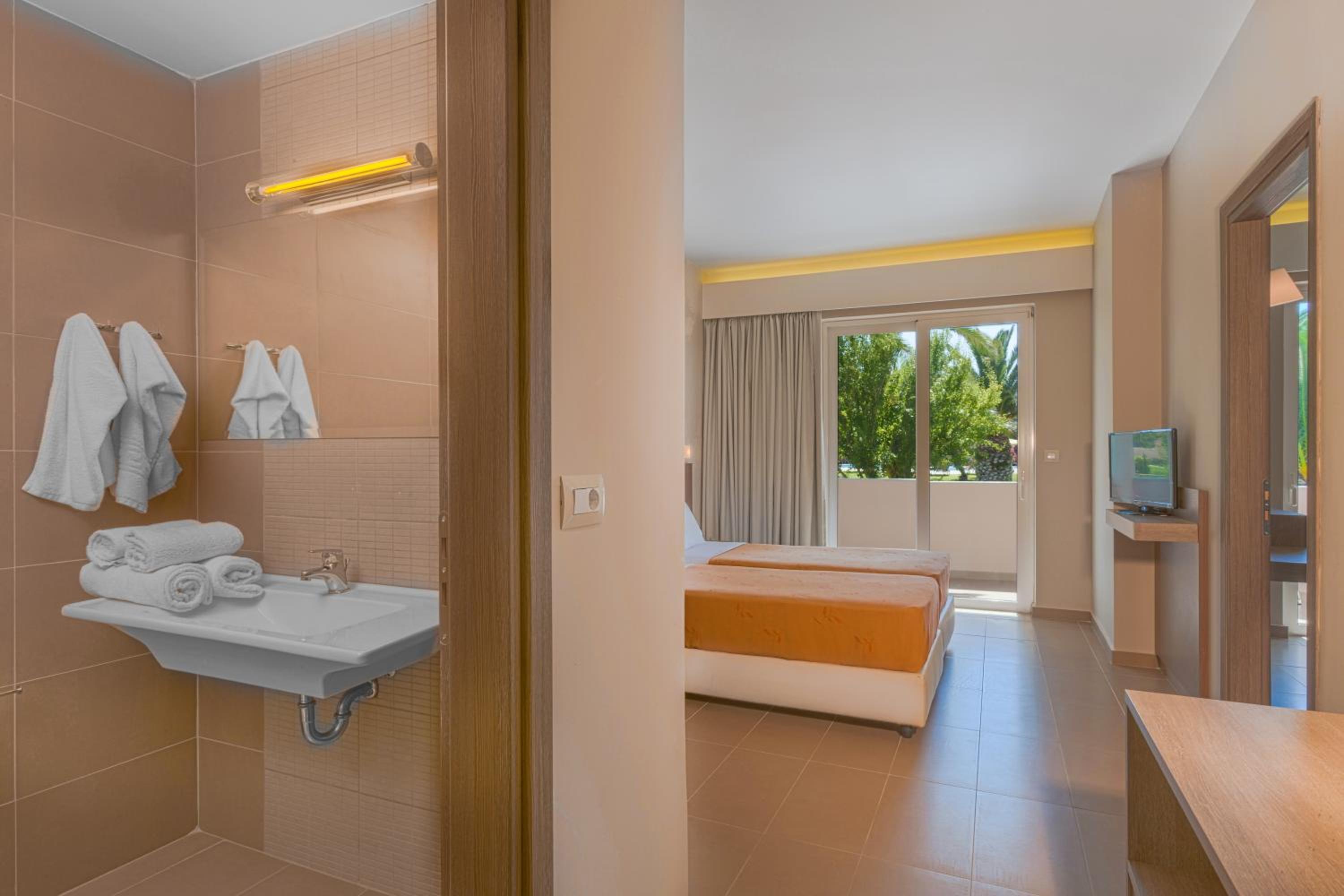 Esperia Hotel 50/50