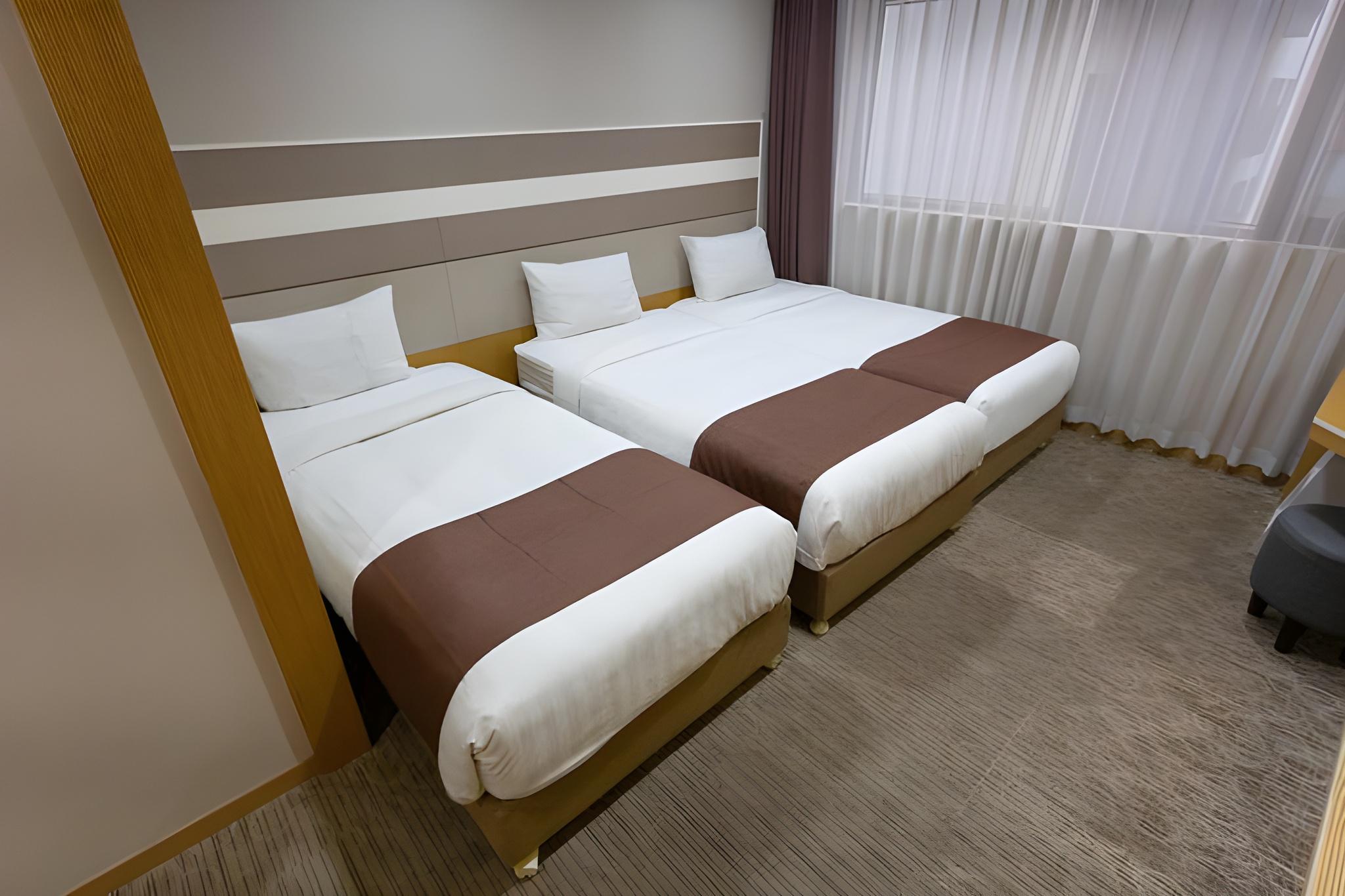 ROOM, TRIPLE