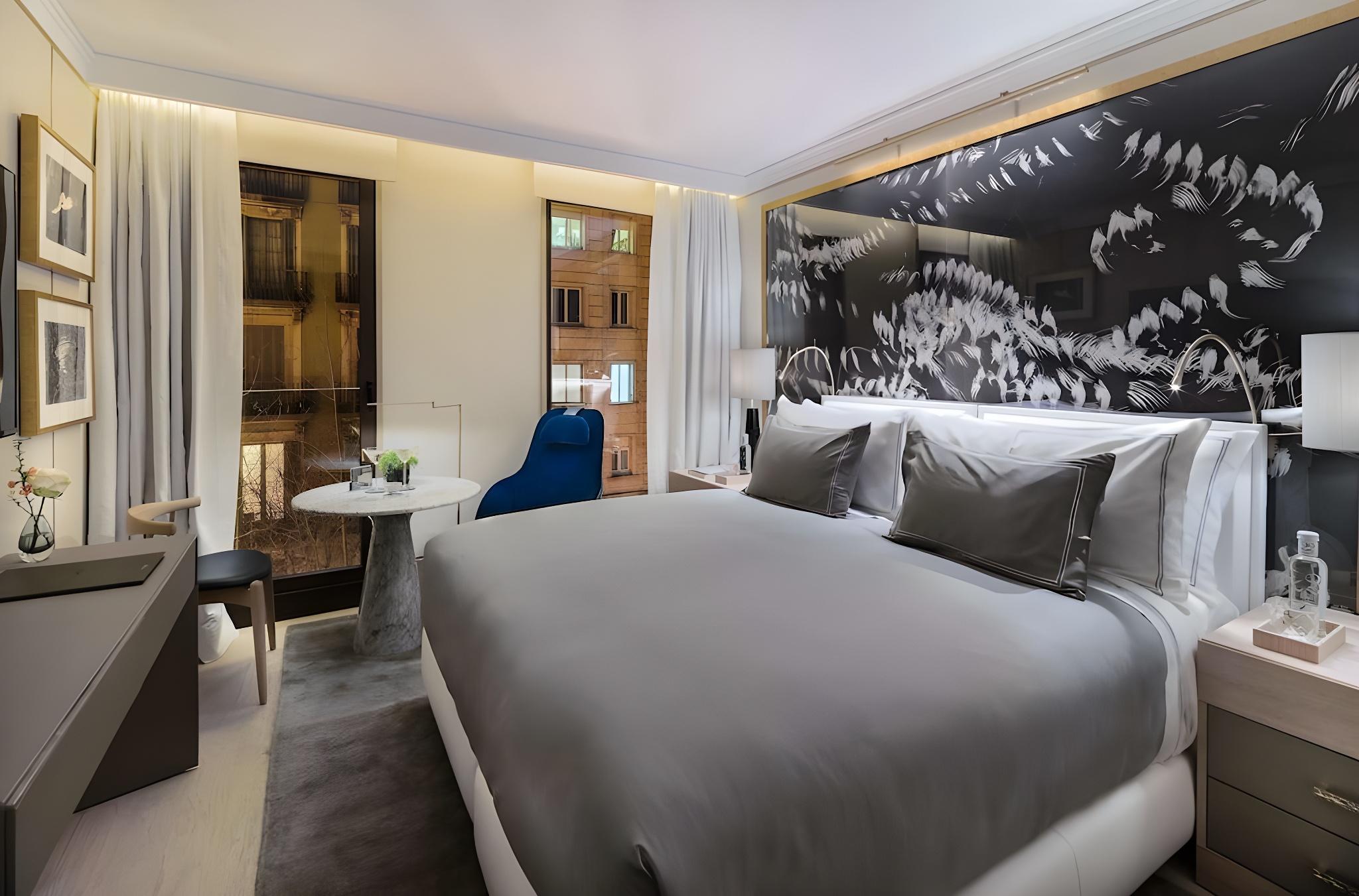 Barcelona, Deluxe, Single, King Bed