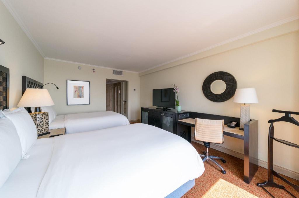 Classic, 2 Double Beds, Living Area, Club Floor, Accessible، Intercontinental San Pedro Sula 4/10