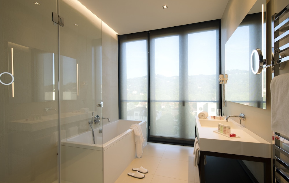 Duparc Contemporary Suites 70/73