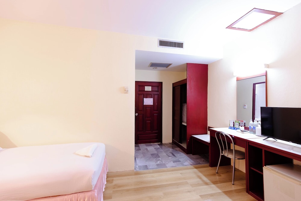 Chumphon Palace Hotel 30/47